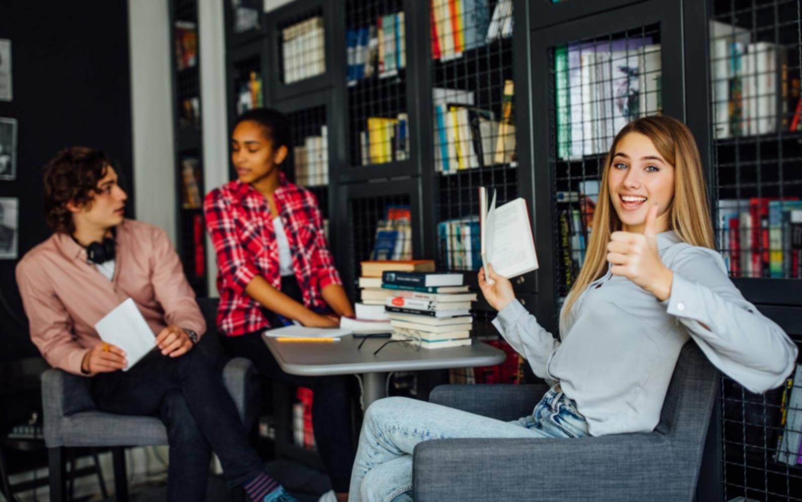 Professionelle Finanzberatung in modernem Büro